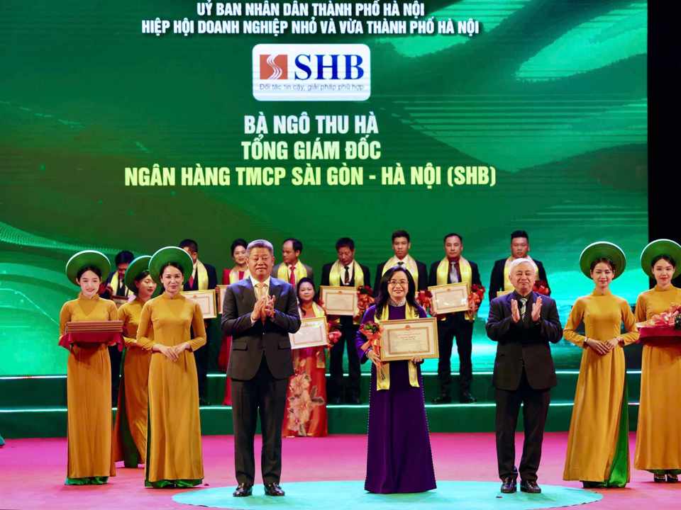 SHB cũng được vinh danh. Ảnh: Duy Kh&aacute;nh