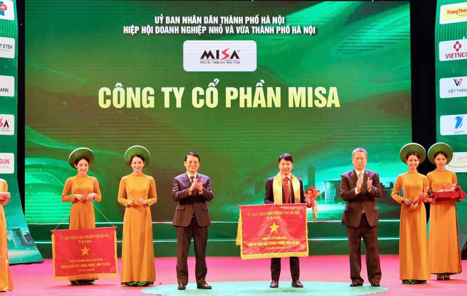 MISA được xướng t&ecirc;n. Ảnh: Duy Kh&aacute;nh