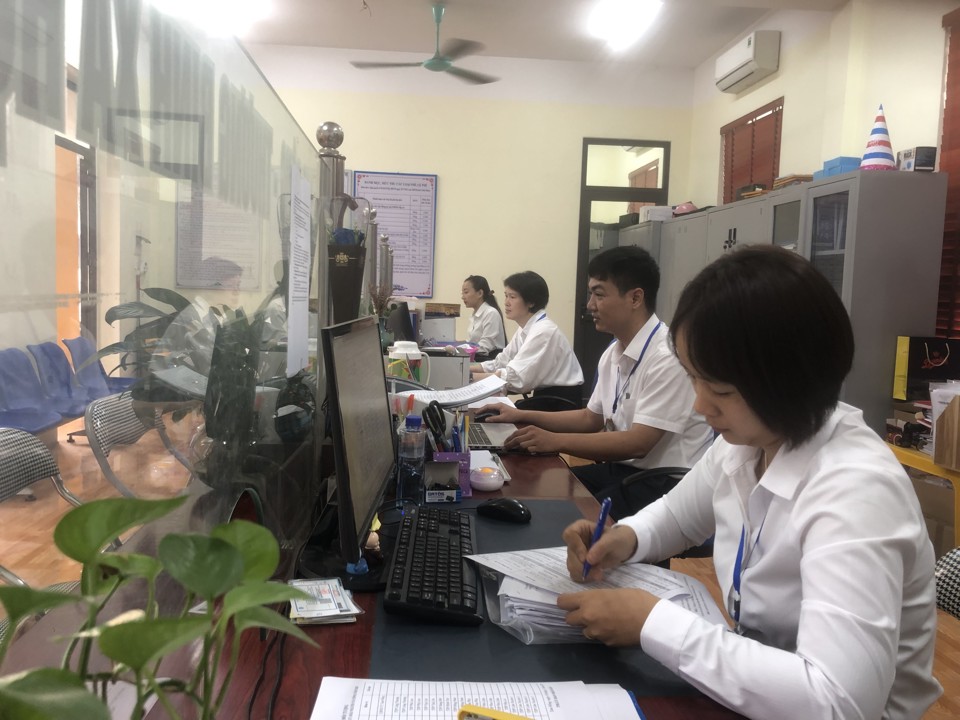 Việc sắp xếp tinh gọn bộ m&aacute;y triển khai tại Vĩnh Ph&uacute;c nhằm giảm đầu mối v&agrave; tăng năng lực giải quyết c&aacute;c thủ tục h&agrave;nh ch&iacute;nh, tạo điều kiện thuận lợi cho người d&acirc;n. Ảnh: Sỹ H&agrave;o.&nbsp;