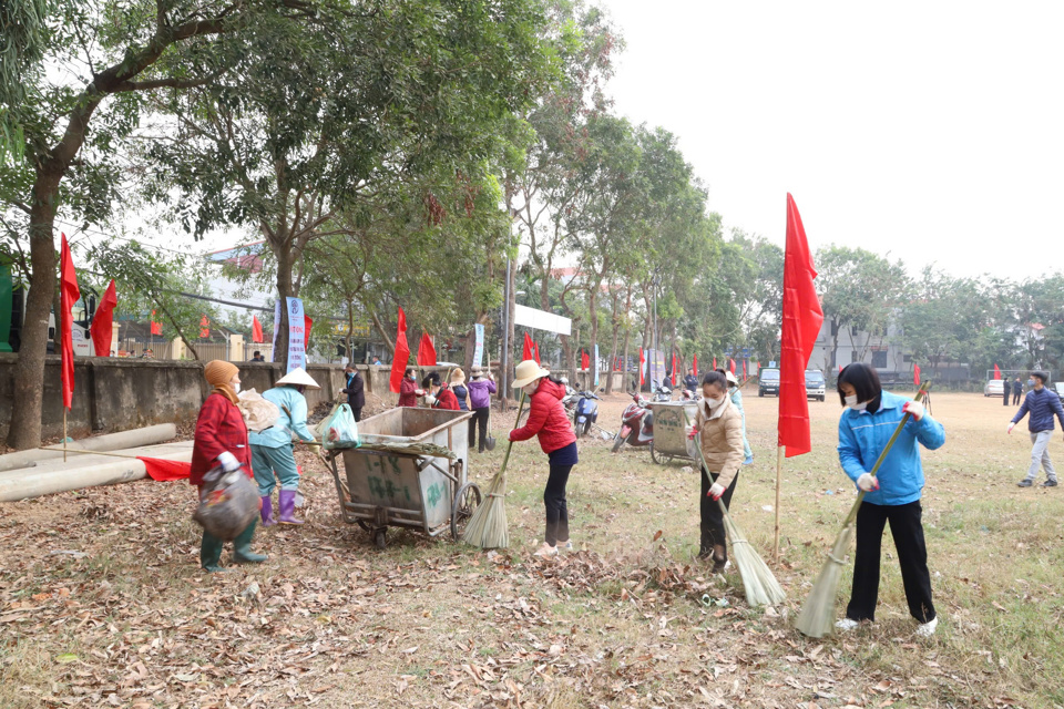 C&aacute;c lực lượng v&agrave; người d&acirc;n tham gia dọn dẹp vệ sinh m&ocirc;i trường