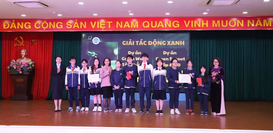 Ban tổ chức trao giải cuộc thi ''Green Choice Awards''