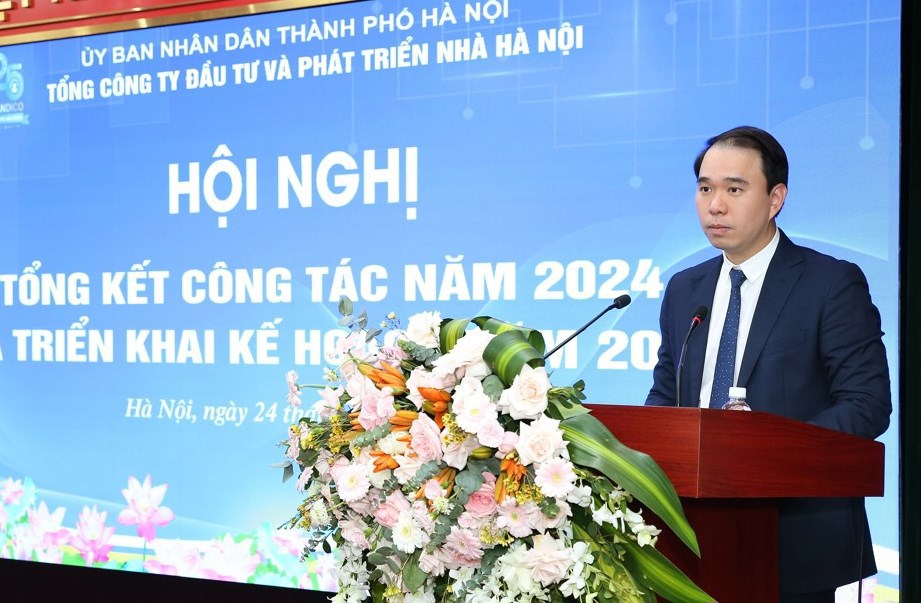 Tổng gi&aacute;m đốc HANDICO Phạm Tiến Đức th&ocirc;ng tin kết quả thực hiện nhiệm vụ c&ocirc;ng t&aacute;c năm 2024 v&agrave; phương hướng, nhiệm vụ năm 2025 của Tổng c&ocirc;ng ty