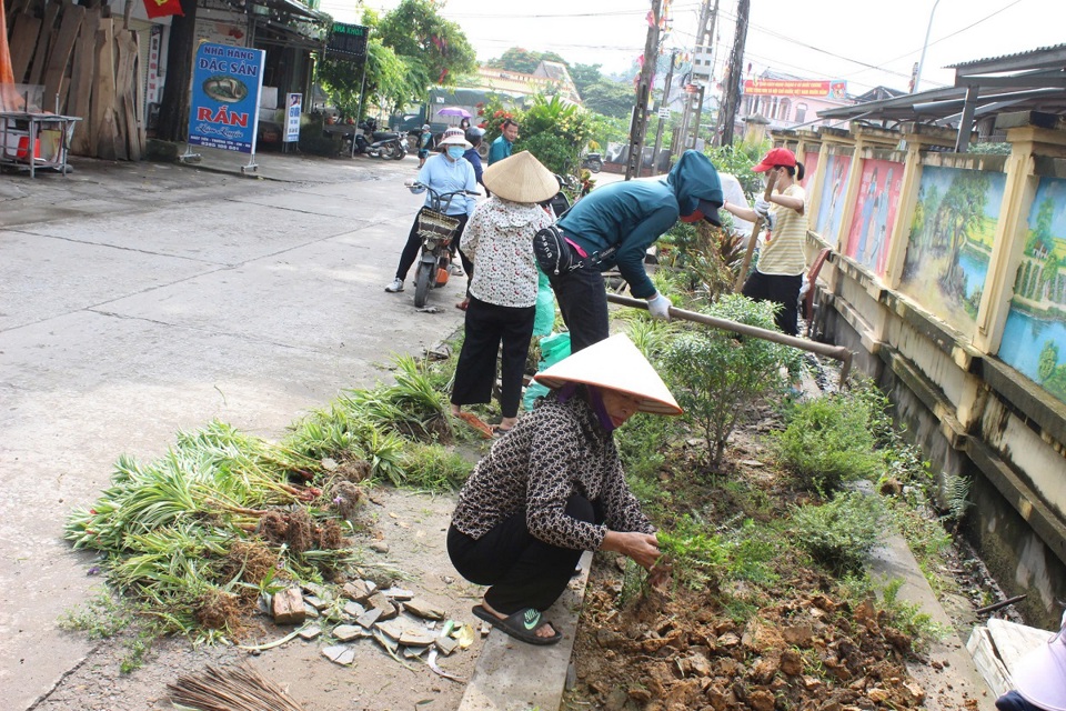 Việc vệ sinh m&ocirc;i trường được nhiều tầng lớp Nh&acirc;n d&acirc;n tự nguyện tham gia