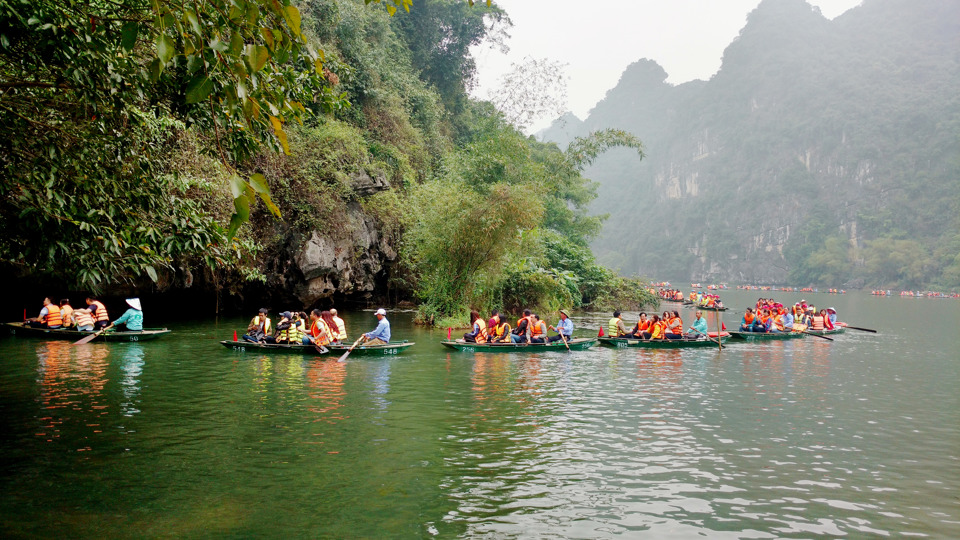 Khung cảnh n&ecirc;n thơ của khu du lịch Tr&agrave;ng An, tỉnh Ninh B&igrave;nh.