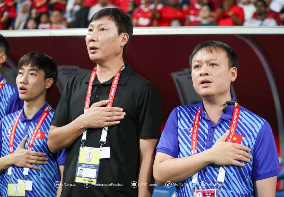 HLV Kim Sang-sik kh&ocirc;ng chủ quan d&ugrave; thắng tuyển Singapore với tỷ số 2-0.