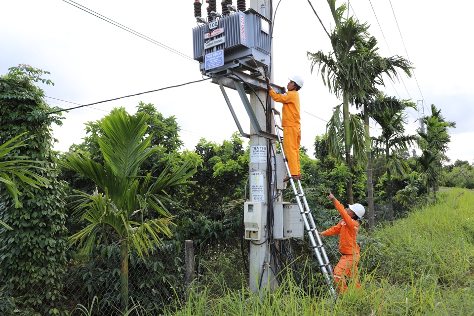 PC Đắk N&ocirc;ng nỗ lực đảm bảo cung cấp điện an to&agrave;n, ổn định phục vụ ph&aacute;t triển kinh tế - x&atilde; hội địa phương.