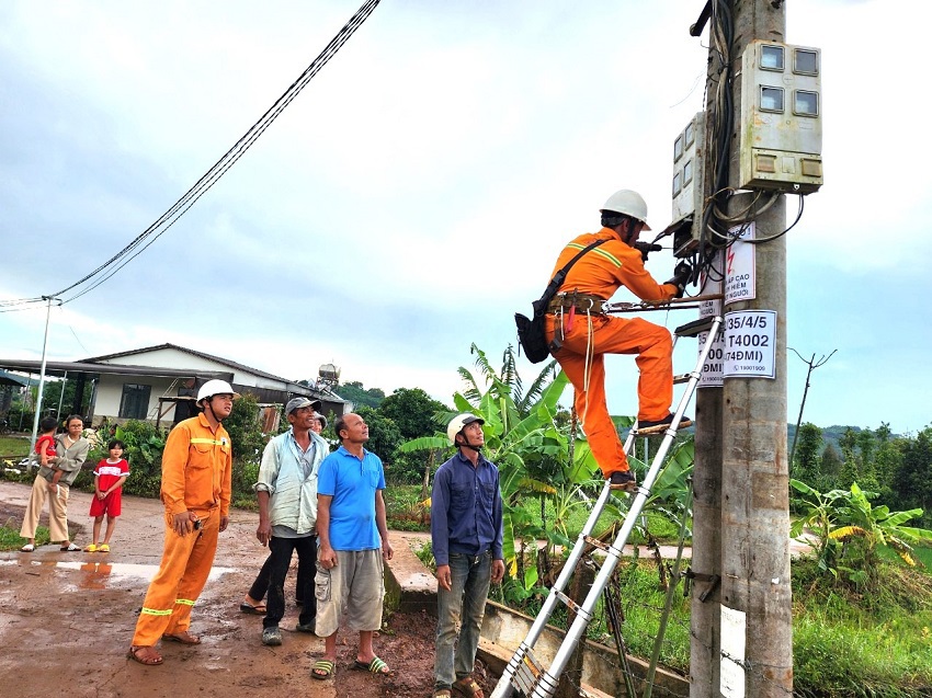 &nbsp;PC Đắk N&ocirc;ng ưu ti&ecirc;n nguồn lực đầu tư k&eacute;o điện về c&aacute;c khu vực n&ocirc;ng th&ocirc;n.