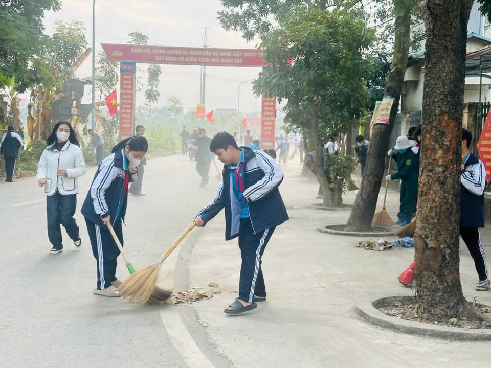 Huyện Quốc Oai đồng loạt ra quân tổng vệ sinh môi trường - Ảnh 8