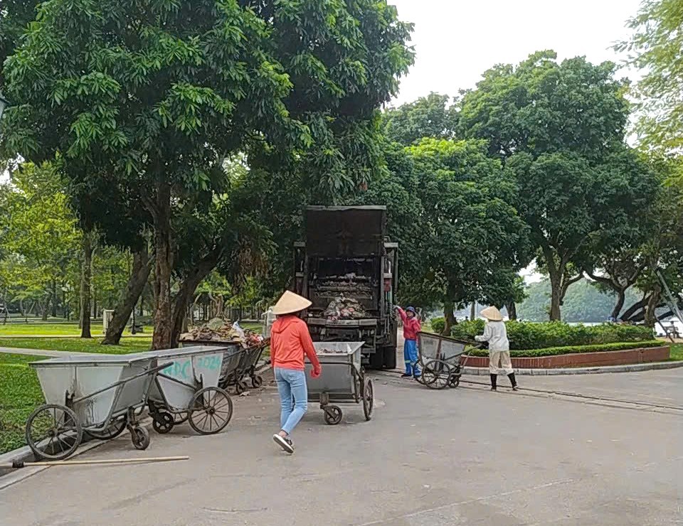 UBND Quận Hai B&agrave; Trưng đ&atilde; chấp thuận phương &aacute;n n&acirc;ng cao chất lượng vệ sinh m&ocirc;i trường do Urenco 3 lập,&nbsp;th&iacute; điểm tại 6 phường ph&iacute;a Bắc&nbsp;