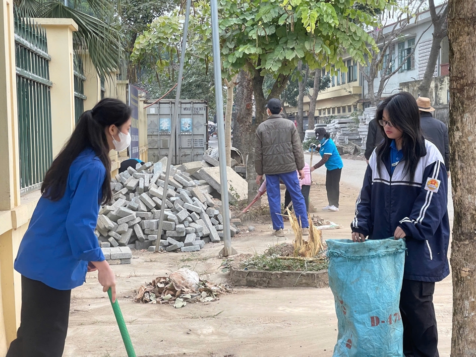 Huyện Quốc Oai đồng loạt ra quân tổng vệ sinh môi trường - Ảnh 6