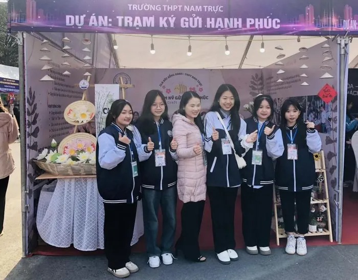 Trường THPT Nam Trực (huyện Nam Trực) tham gia cuộc thi với dự &aacute;n &ldquo;Trạm k&yacute; ức gửi hạnh ph&uacute;c&rdquo;.