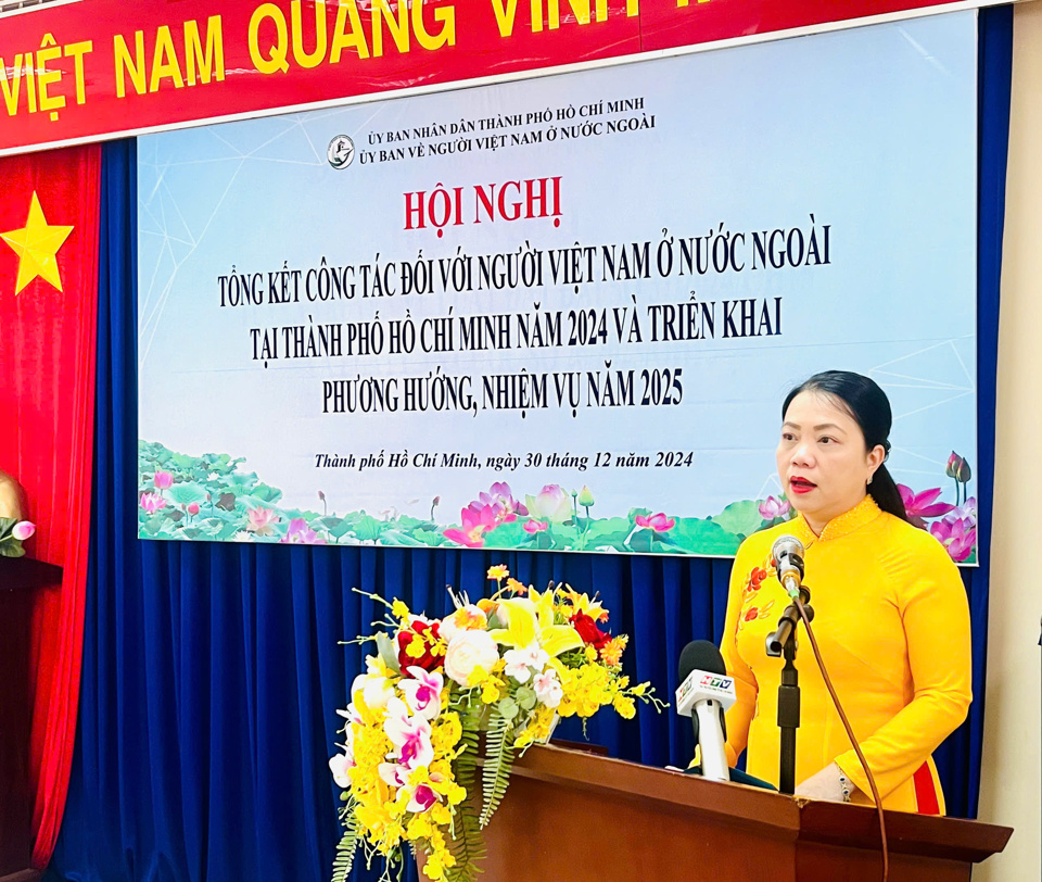 Chủ nhiệm Ủy ban về NVNƠNN TP Hồ Ch&iacute; Minh Vũ Thị Huỳnh Mai tiếp thu &yacute; kiến chỉ đạo.