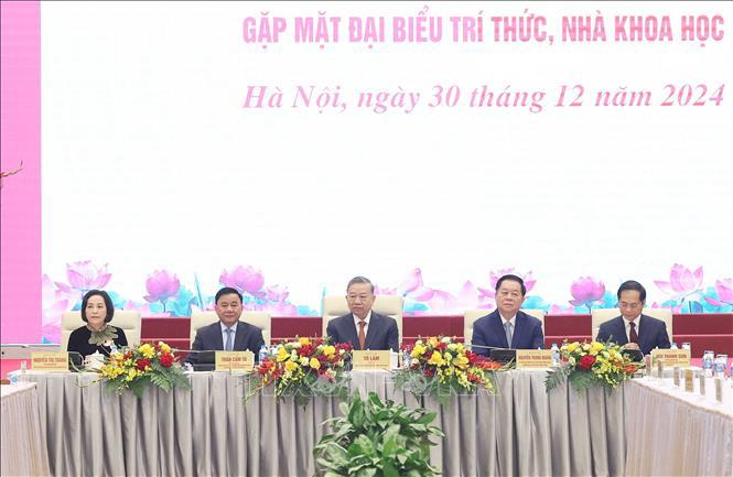 Tổng B&iacute; thư T&ocirc; L&acirc;m dự gặp mặt c&aacute;c đại biểu tr&iacute; thức, nh&agrave; khoa học. Ảnh: Thống Nhất/TTXVN