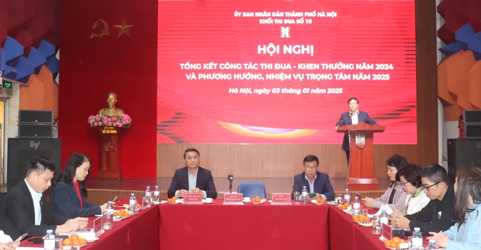 Quang cảnh&nbsp;Hội nghị tổng kết c&ocirc;ng t&aacute;c thi đua - khen thưởng năm 2024 v&agrave; triển khai phương hướng, nhiệm vụ trọng t&acirc;m năm 2025 của&nbsp;Khối thi đua số 10 - UBND TP H&agrave; Nội&nbsp;