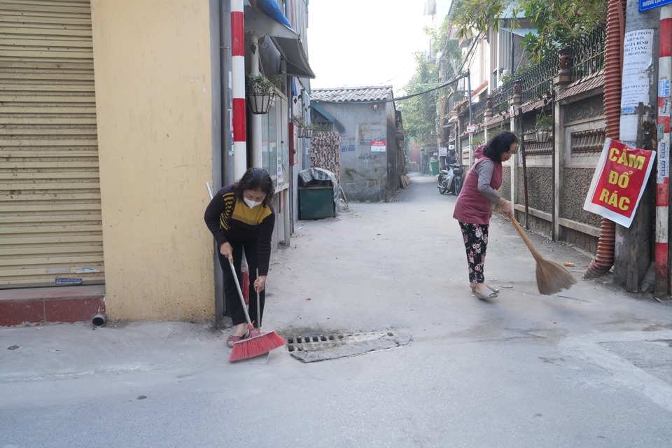 Sức dân trong phong trào xây dựng Thủ đô "Sáng-Xanh-Sạch-Đẹp" tại quận Tây Hồ - Ảnh 2