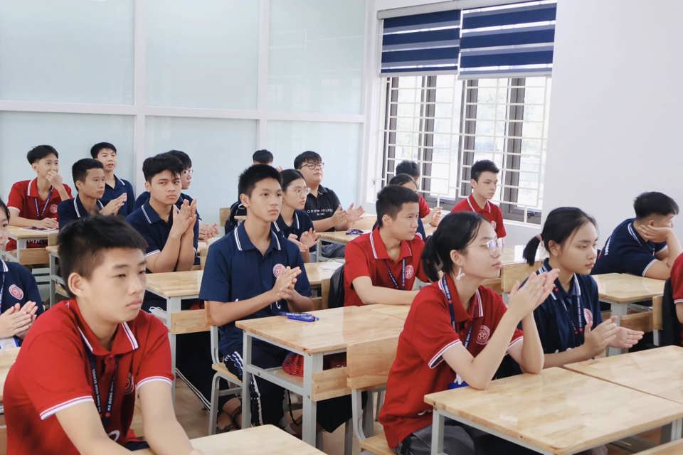 &nbsp;&nbsp;Trường THPT H&agrave; Đ&ocirc;ng c&oacute; cơ sở vật chất khang trang, đồng bộ.