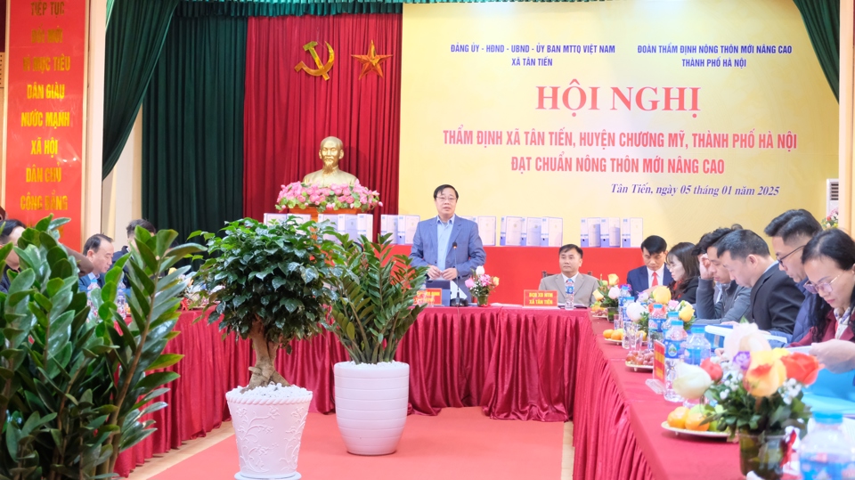 Ph&oacute; Ch&aacute;nh Văn ph&ograve;ng chuy&ecirc;n tr&aacute;ch Văn ph&ograve;ng Điều phối chương tr&igrave;nh x&acirc;y dựng n&ocirc;ng th&ocirc;n mới TP H&agrave; Nội Ngọ Văn Ng&ocirc;n ph&aacute;t biểu tại hội nghị.