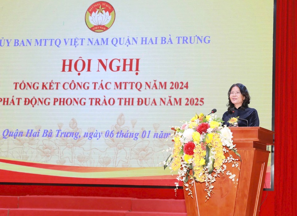 Ph&oacute; Chủ tịch Ủy ban Mặt trận Tổ quốc Việt Nam TP H&agrave; Nội Nguyễn Thị Kim Dung ph&aacute;t biểu tại Hội nghị