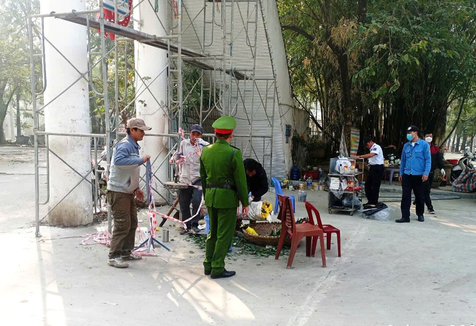 H&agrave;ng ng&agrave;y, lực lượng chức năng phường Thanh Nh&agrave;n tuần tra canh g&aacute;c cả khu vực trong v&agrave; ngo&agrave;i C&ocirc;ng vi&ecirc;n Tuổi trẻ Thủ đ&ocirc;, kịp thời xử l&yacute; vi phạm trật tự đ&ocirc; thị