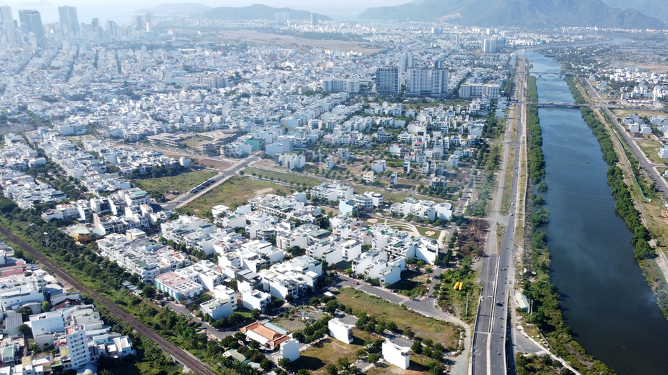 Nhiều l&ocirc; đất trong c&aacute;c khu đ&ocirc; thị tại TP Nha Trang c&oacute; gi&aacute; tăng cao trong năm 2024. Ảnh: Trung Nh&acirc;n