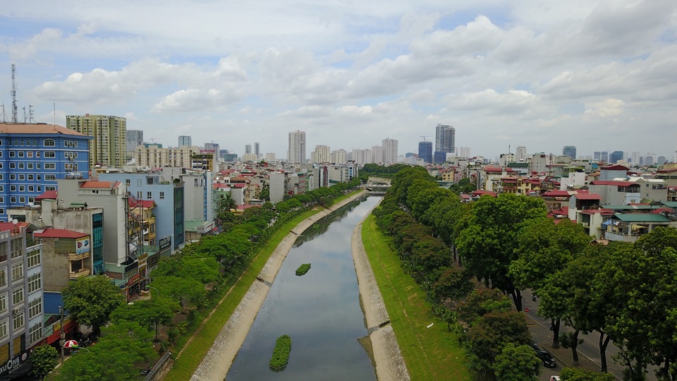 Sông Tô Lịch nhìn từ trên cao. Ảnh: Phạm Hùng