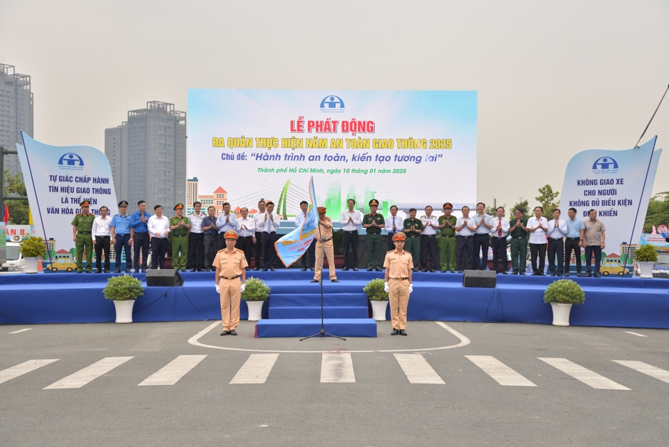 Lễ ph&aacute;t động ra qu&acirc;n thực hiện Năm An to&agrave;n giao th&ocirc;ng 2025 tại TP Hồ Ch&iacute; Minh. Ảnh: YN