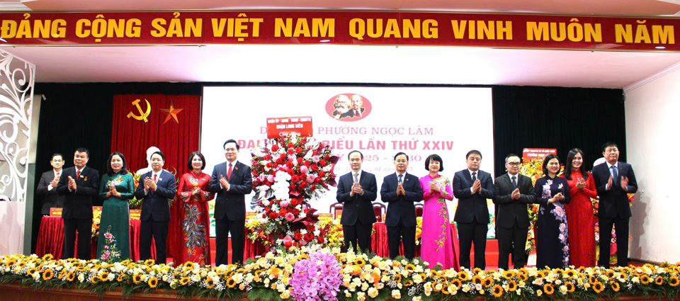 L&atilde;nh đạo quận Long Bi&ecirc;n ch&uacute;c mừng Đại hội lần thứ XXIV Đảng bộ phường Ngọc L&acirc;m nhiệm kỳ 2025 - 2030.