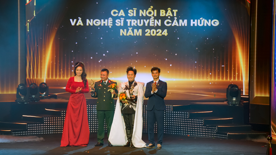 Tùng Dương được vinh danh 'Ca sĩ nổi bật năm 2024' của Bộ VHTTDL - Ảnh 1