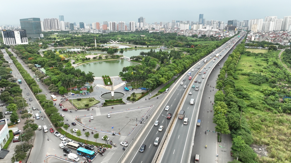 C&ocirc;ng vi&ecirc;n H&ograve;a B&igrave;nh - một trong những kh&ocirc;ng gian xanh giữa l&ograve;ng Thủ đ&ocirc; H&agrave; Nội. Ảnh: Phạm H&ugrave;ng