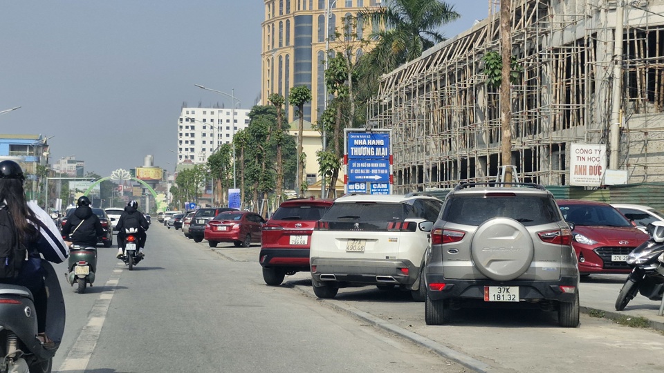 Gi&aacute;m đốc Ban Quản l&yacute; dự &aacute;n đầu tư x&acirc;y dựng TP Vinh, Nguyễn Ngọc Phong cho rằng, đ&acirc;y l&agrave; thời điểm cấp tập nhất để c&aacute;c đơn vị thi c&ocirc;ng ho&agrave;n thiện việc chỉnh trang c&aacute;c cung đường nội thị để bảo đảm an to&agrave;n,&nbsp; sạch đẹp cho nh&acirc;n d&acirc;n vui Tết đ&oacute;n xu&acirc;n, Ban cũng như c&aacute;c đơn vị thi c&ocirc;ng cũng rất đề cao tr&aacute;ch nhiệm v&agrave; nỗ lực hết sức để đảm bảo c&aacute;c dự &aacute;n ho&agrave;n thiện v&agrave; đưa v&agrave;o đ&uacute;ng tiến độ,&nbsp; thậm ch&iacute; sớm hơn....&nbsp;