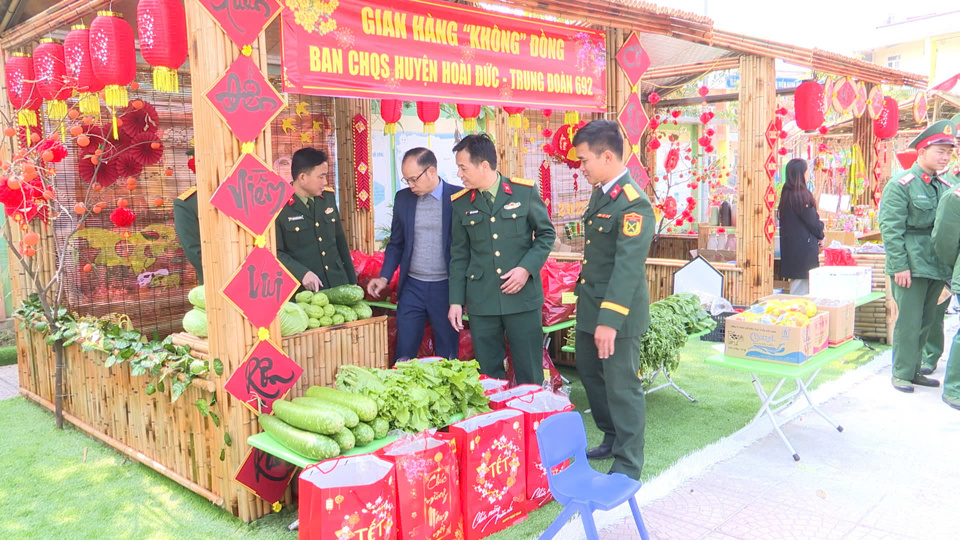 Gian h&agrave;ng kh&ocirc;ng đồng của Ban Chỉ huy qu&acirc;n sự huyện Ho&agrave;i Đức tham gia chương tr&igrave;nh