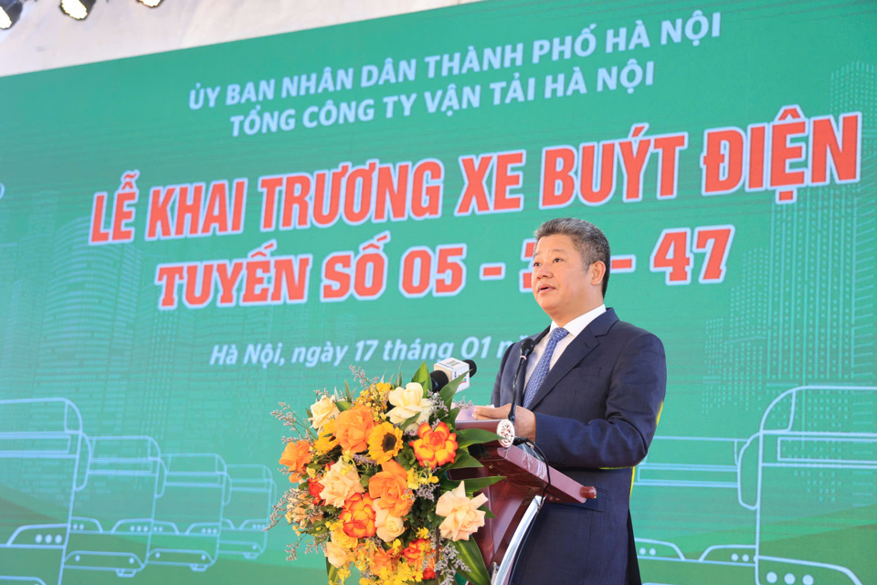 Ph&oacute; Chủ tịch UBND TP H&agrave; Nội Nguyễn Mạnh Quyền ph&aacute;t biểu tại buổi lễ khai trương.