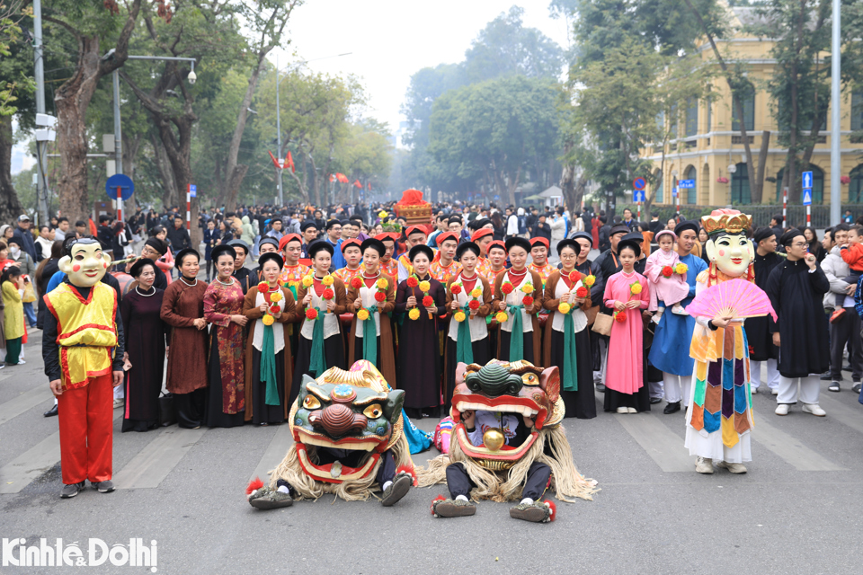 Kh&ocirc;ng chỉ l&agrave; một sự kiện văn h&oacute;a, hoạt động c&ograve;n mang th&ocirc;ng điệp bảo tồn, ph&aacute;t huy gi&aacute; trị của cổ phục Việt - một biểu tượng của sự tinh tế, s&aacute;ng tạo v&agrave; t&agrave;i hoa.