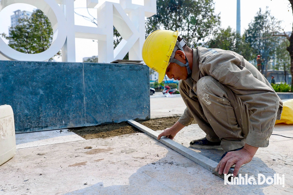 C&aacute;c hạng mục đang được thi c&ocirc;ng gấp r&uacute;t ho&agrave;n th&agrave;nh đ&uacute;ng tiến độ.