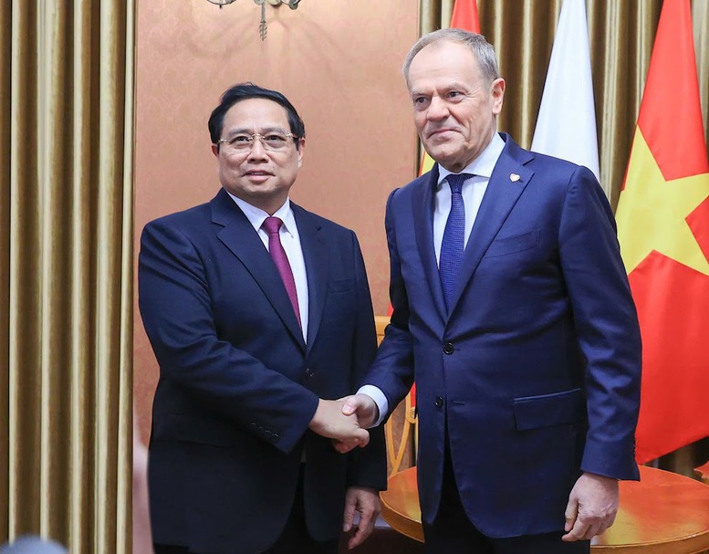 Thủ tướng Ba Lan Donald Tusk nhiệt liệt ch&agrave;o mừng Thủ tướng Ch&iacute;nh phủ Phạm Minh Ch&iacute;nh v&agrave; Đo&agrave;n đại biểu cấp cao Việt Nam, l&agrave; đo&agrave;n kh&aacute;ch cấp cao quốc tế đầu ti&ecirc;n thăm ch&iacute;nh thức Ba Lan trong năm 2025 - Ảnh: VGP