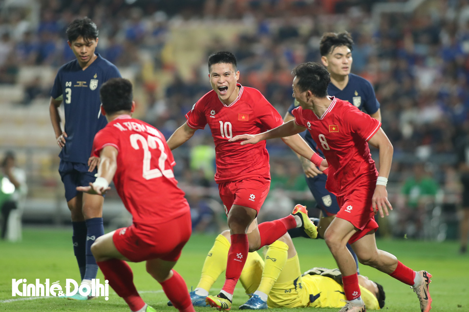 Chức v&ocirc; địch ASEAN Cup 2024 l&agrave; động lực rất lớn cho đội tuyển b&oacute;ng đ&aacute; nước nh&agrave; hướng đến những giải đấu trong năm 2025 v&agrave; xa hơn l&agrave; World Cup. Ảnh: Ngọc T&uacute;