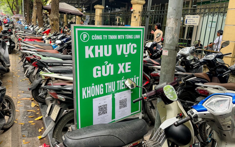 Một điểm tr&ocirc;ng giữ xe kh&ocirc;ng d&ugrave;ng tiền mặt.&nbsp;