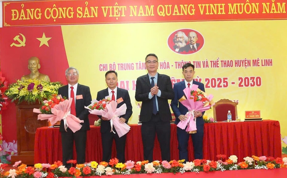 Ra mắt Chi ủy Chi bộ Trung t&acirc;m Văn h&oacute;a - Th&ocirc;ng tin v&agrave; Thể thao huyện M&ecirc; Linh nhiệm kỳ 2025-2030 &nbsp;