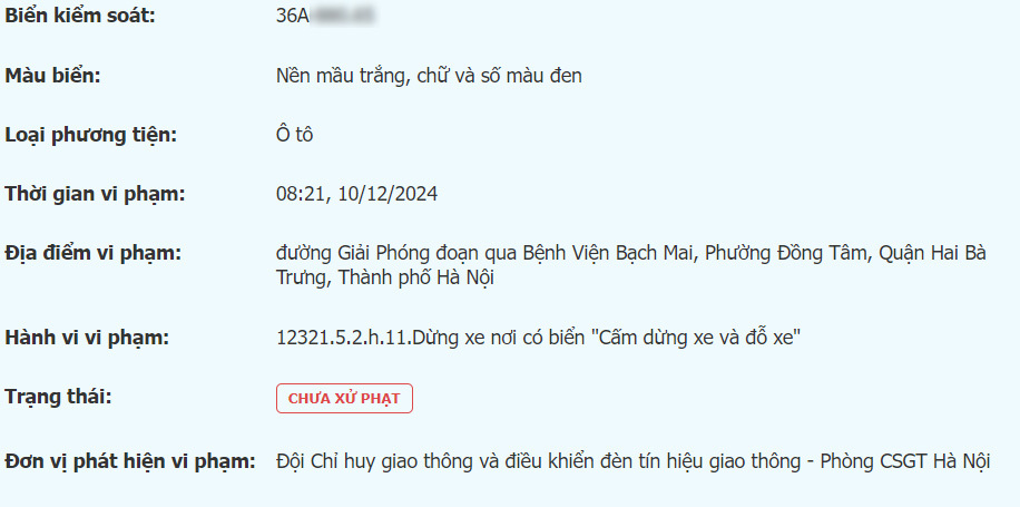 Trong th&aacute;ng 12/2024, C&ocirc;ng an H&agrave; Nội ghi nhận hơn 100 phương tiện vi phạm lỗi dừng xe nơi c&oacute; biển &ldquo;Cấm dừng xe v&agrave; đỗ xe&ldquo;, tr&ecirc;n đường Giải Ph&oacute;ng (đoạn qua Bệnh Viện Bạch Mai, phường Đồng T&acirc;m, quận Hai B&agrave; Trưng, Th&agrave;nh phố H&agrave; Nội).