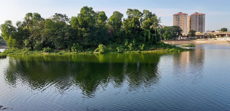 "Đ&acirc;y l&agrave; c&ocirc;ng việc thường xuy&ecirc;n, kh&ocirc;ng c&oacute; điểm dừng, chỉ c&oacute; điểm đầu, kh&ocirc;ng kết th&uacute;c.&nbsp;H&agrave; Nội c&oacute; thể chưa gi&agrave;u c&oacute; nhưng phải lu&ocirc;n sạch v&agrave; sang, bởi sự sạch đẹp ch&iacute;nh l&agrave; gốc rễ, l&agrave; cốt l&otilde;i của phong tr&agrave;o n&agrave;y&rdquo;&nbsp;Chủ tịch UBND Th&agrave;nh phố H&agrave; Nội Trần Sỹ Thanh ph&aacute;t biểu.