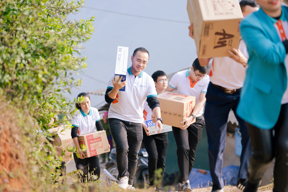 Mỗi m&ugrave;a ph&aacute;t động, Tết An B&igrave;nh đều nhận được sự g&oacute;p sức, chung tay, đồng h&agrave;nh của h&agrave;ng ng&agrave;n CBNV tr&ecirc;n khắp mọi miền Tổ quốc.