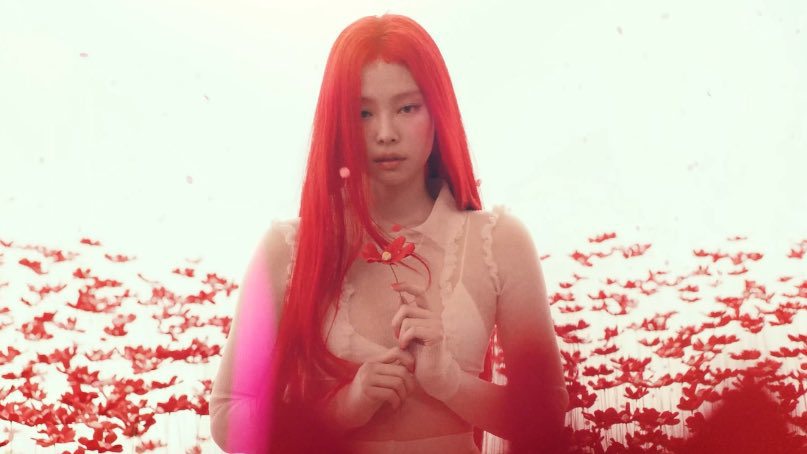 Trước đ&oacute;, trong cuộc phỏng vấn với Billboard, Jennie cho biết, c&ocirc; bắt đầu h&agrave;nh tr&igrave;nh thực hiện album solo từ đầu năm 2024, v&agrave; album được sản xuất 99% tại Los Angeles (Mỹ).