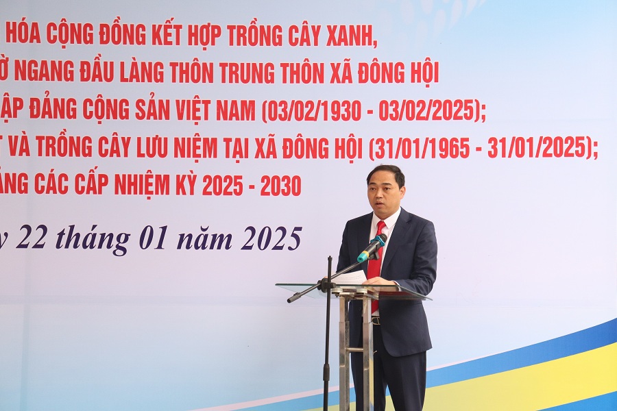 Chủ tịch UBND x&atilde; Đ&ocirc;ng Hội L&ecirc; Ph&uacute; Minh y&ecirc;u cầu c&aacute;c đơn vị thi c&ocirc;ng, nh&agrave; đầu tư nỗ lực hết sức để thực hiện đ&uacute;ng tiến độ dự &aacute;n, bảo đảm chất lượng, tu&acirc;n thủ đầy đủ c&aacute;c quy định.