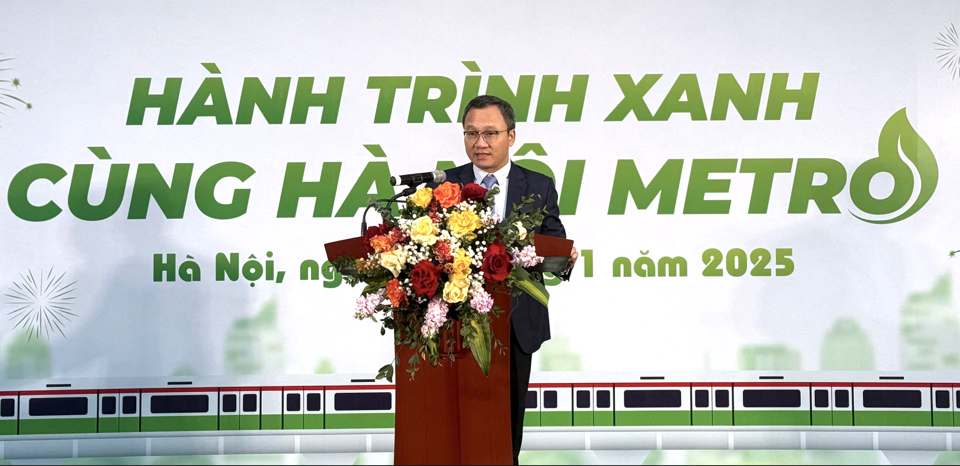 Chủ tịch HĐTV, Tổng Gi&aacute;m đốc Hanoi Metro Khuất Việt H&ugrave;ng k&ecirc;u gọi c&aacute;c đối t&aacute;c c&ugrave;ng xanh h&oacute;a hệ thống vận tải h&agrave;nh kh&aacute;ch c&ocirc;ng cộng.