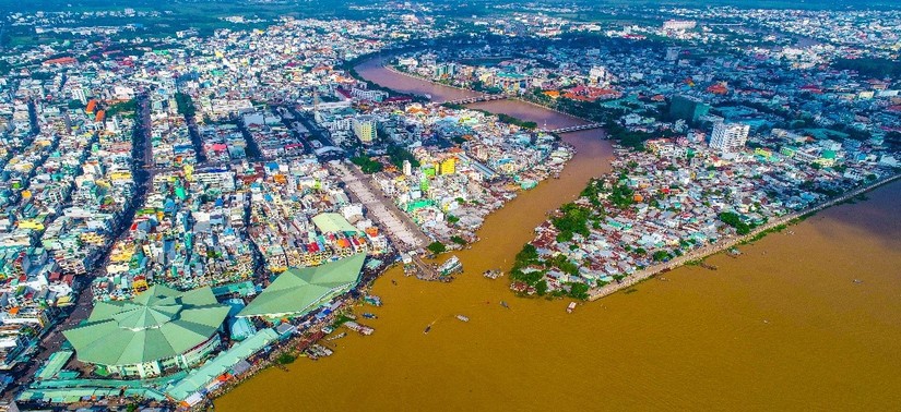 An Giang tập trung thực hiện c&aacute;c dự &aacute;n kết cấu hạ tầng đồng bộ, hiện đại, tạo sức lan tỏa, th&uacute;c đẩy li&ecirc;n kết ph&aacute;t triển 3 v&ugrave;ng kinh tế - x&atilde; hội gắn với 3 h&agrave;nh lang kinh tế.