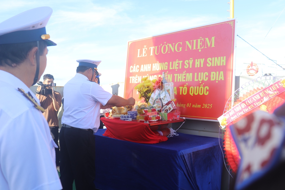 [Mùa Xuân trên vùng biển tiền tiêu]: Bài cuối: "Vượt trên ngọn phong ba, giữ mùa Xuân quê nhà" - Ảnh 1