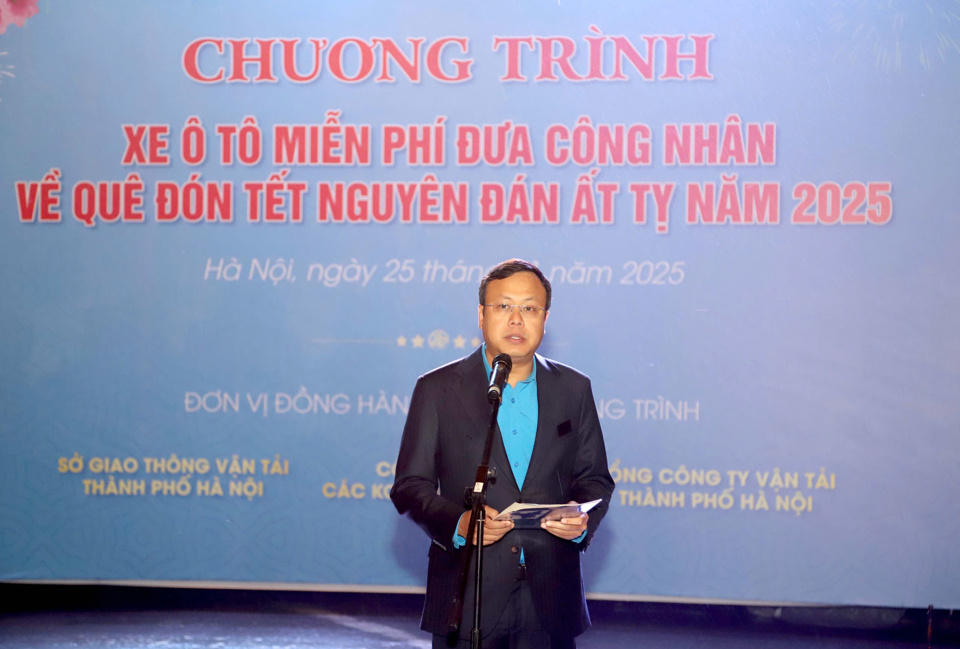 Chủ tịch LĐLĐ TP H&agrave; Nội Phạm Quang Thanh ph&aacute;t biểu tại buổi tiễn c&ocirc;ng nh&acirc;n về qu&ecirc; đ&oacute;n Tết - Ảnh: Phạm H&ugrave;ng