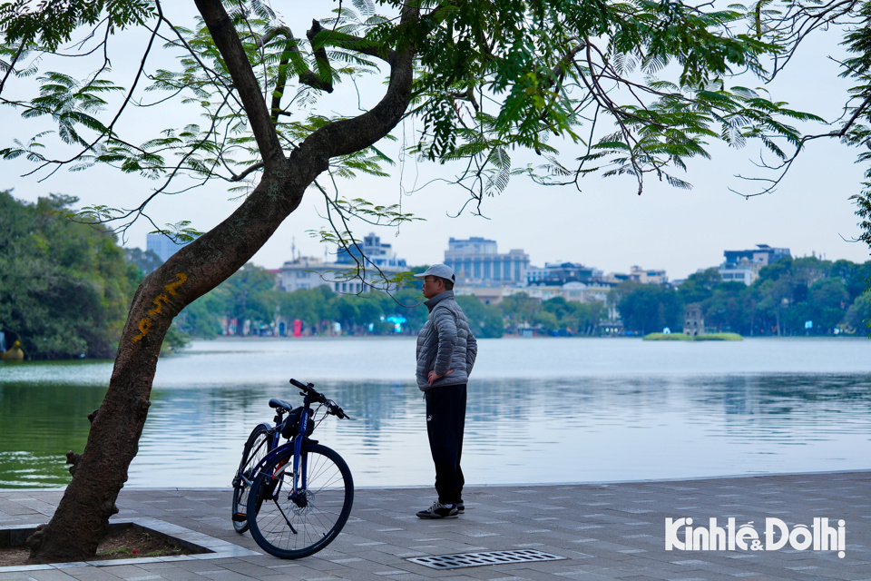 Người d&acirc;n chọn c&aacute;ch sống chậm lại, chuẩn bị t&acirc;m thế vui tươi trước khi đ&oacute;n ch&agrave;o năm mới Xu&acirc;n Ất Tỵ 2025.