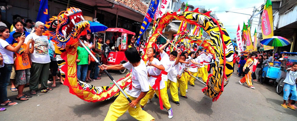 Tại Indonesia, d&ugrave; l&agrave; quốc gia c&oacute; d&acirc;n số Hồi gi&aacute;o lớn nhất thế giới, Tết Nguy&ecirc;n đ&aacute;n vẫn được c&ocirc;ng nhận l&agrave; ng&agrave;y lễ quốc gia. Ảnh: Indonesia Travel