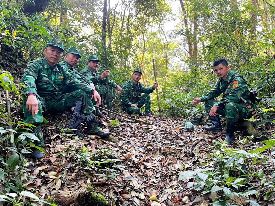 Giữa n&uacute;i rừng tr&ugrave;ng điệp, c&aacute;c cột mốc bi&ecirc;n giới với nước bạn L&agrave;o lu&ocirc;n vững v&agrave;ng c&ugrave;ng c&aacute;c chiến sĩ Bi&ecirc;n ph&ograve;ng Bộ đội Bi&ecirc;n ph&ograve;ng Nghệ An.&nbsp;